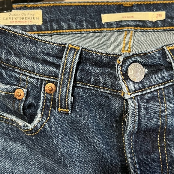 Levi 501 Wedgie - Picture 3 of 5